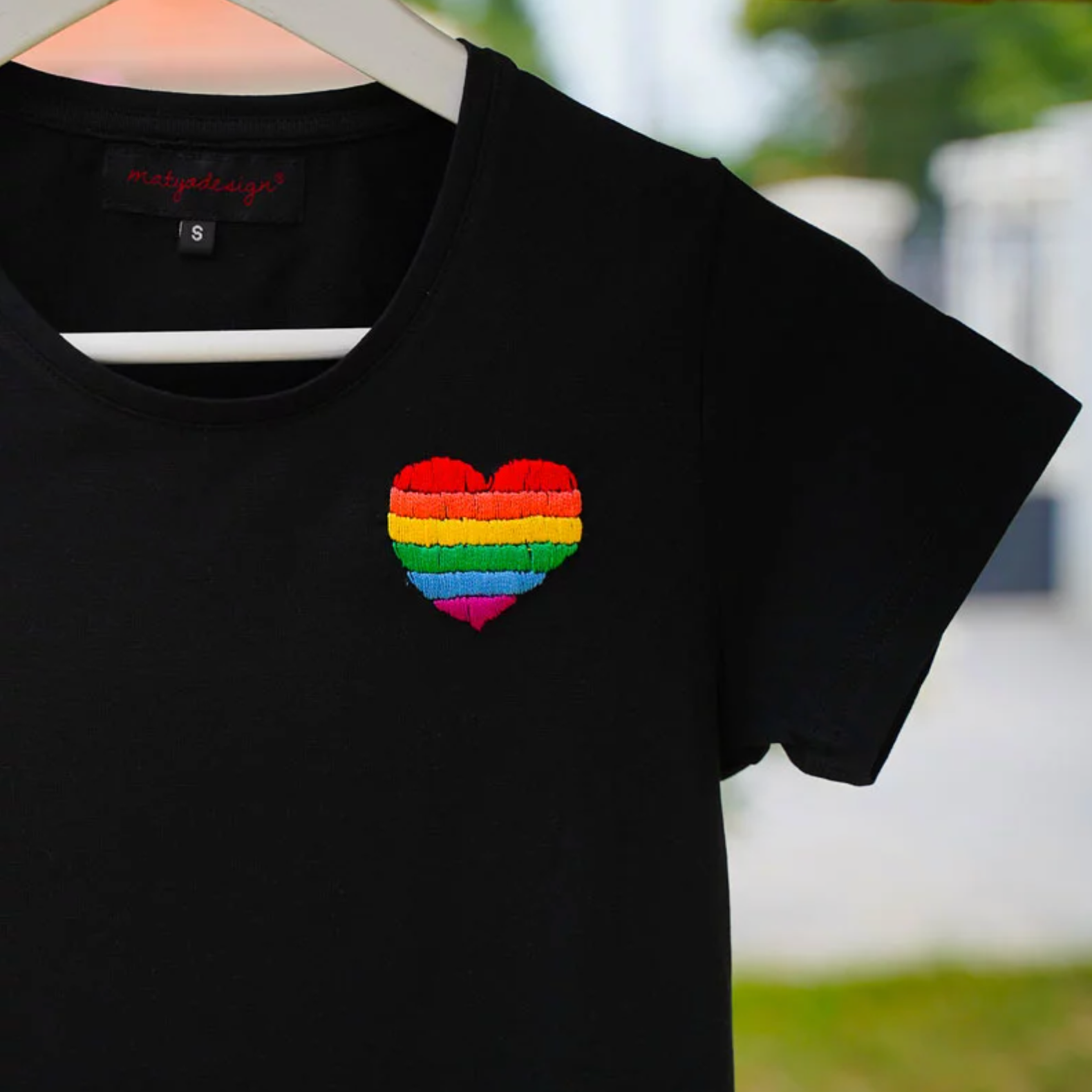 matyódesign t-shirt, hand-embroidered with a rainbow heart pattern