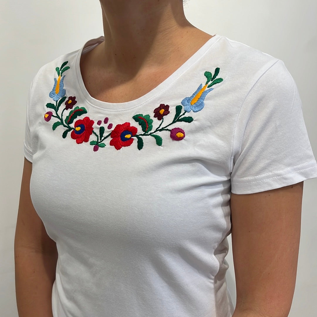 matyodesign hand-embroidered T-shirt with matyó pattern